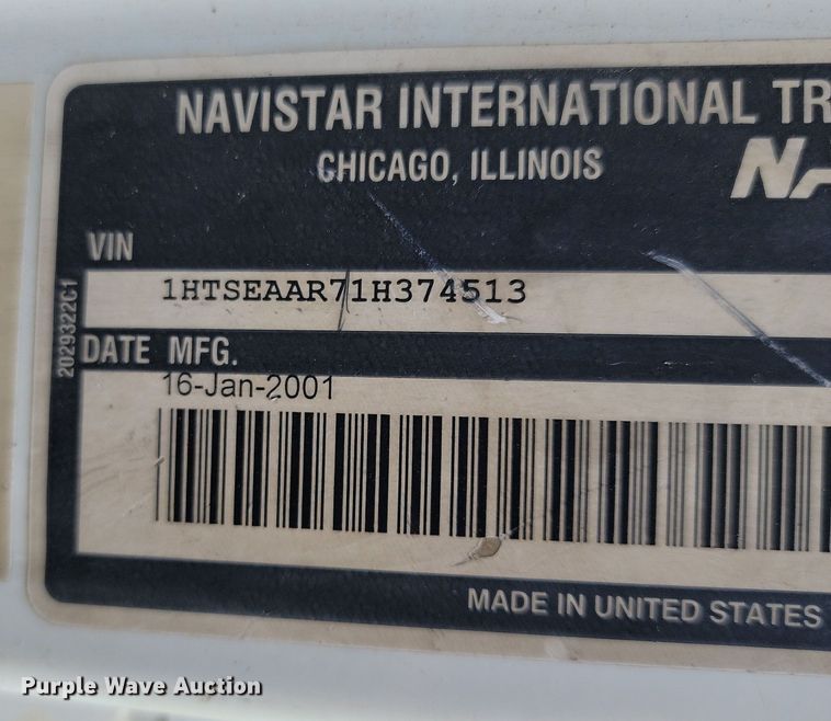 image for item JL9503 2001 International 4800  digger derrick truck