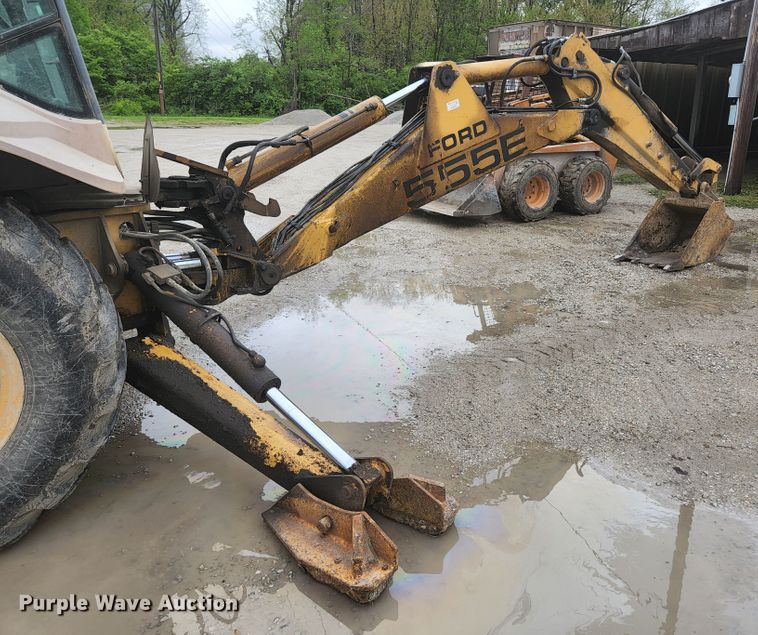 image for item JM9073 1996 New Holland 555E  backhoe