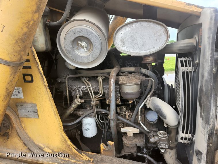 image for item JM9073 1996 New Holland 555E  backhoe