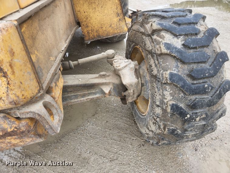 image for item JM9073 1996 New Holland 555E  backhoe