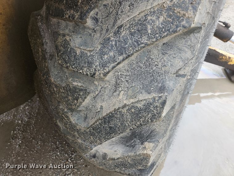 image for item JM9073 1996 New Holland 555E  backhoe