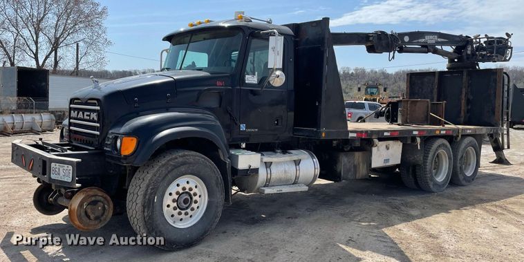 image for item JR9833 2006 Mack CV713  crane truck