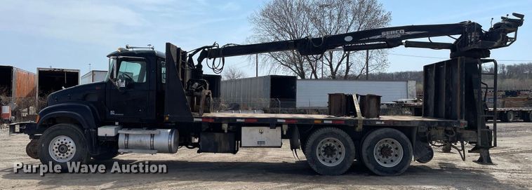 image for item JR9833 2006 Mack CV713  crane truck