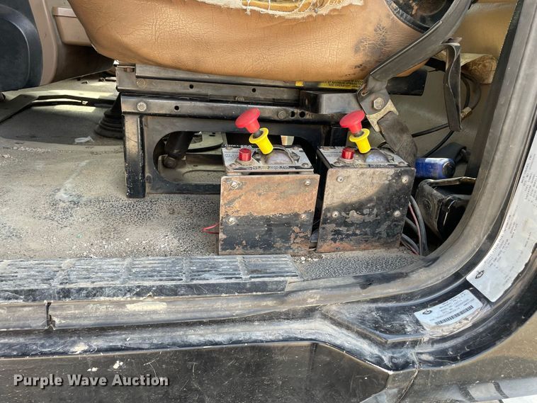 image for item JR9833 2006 Mack CV713  crane truck