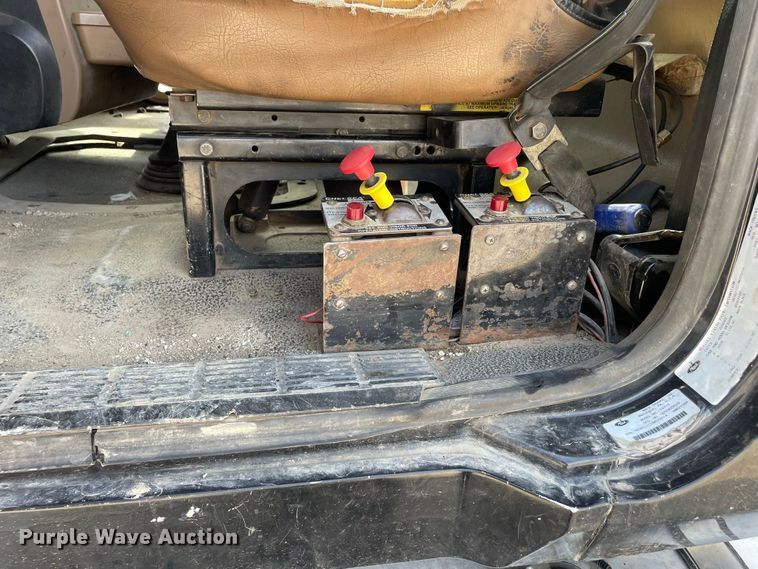 image for item JR9833 2006 Mack CV713  crane truck