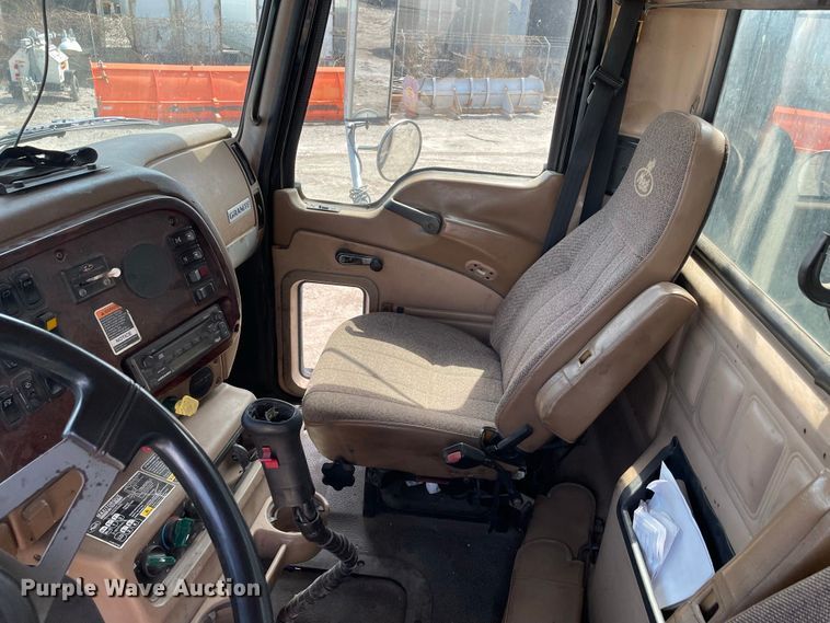 image for item JR9833 2006 Mack CV713  crane truck