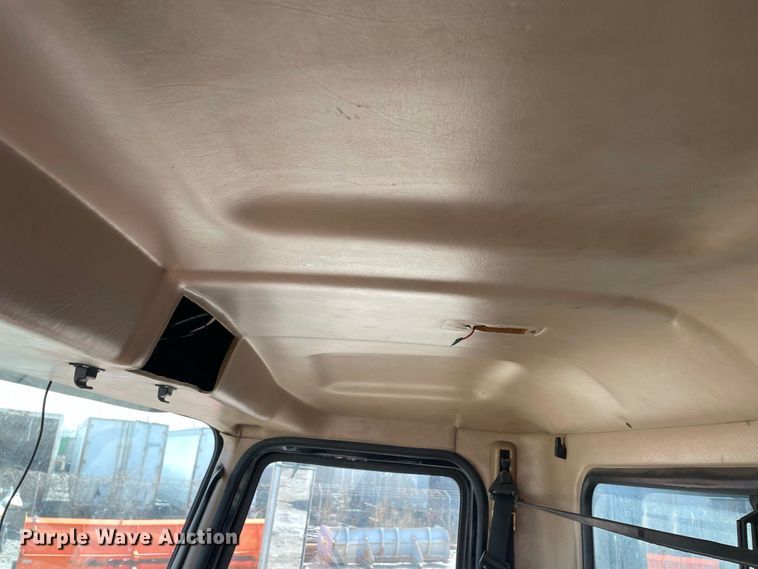 image for item JR9833 2006 Mack CV713  crane truck