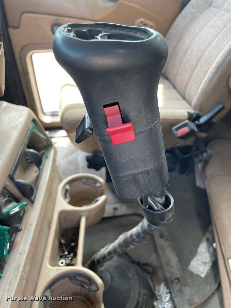 image for item JR9833 2006 Mack CV713  crane truck