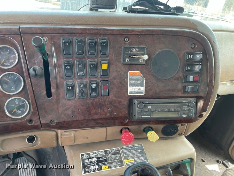 image for item JR9833 2006 Mack CV713  crane truck