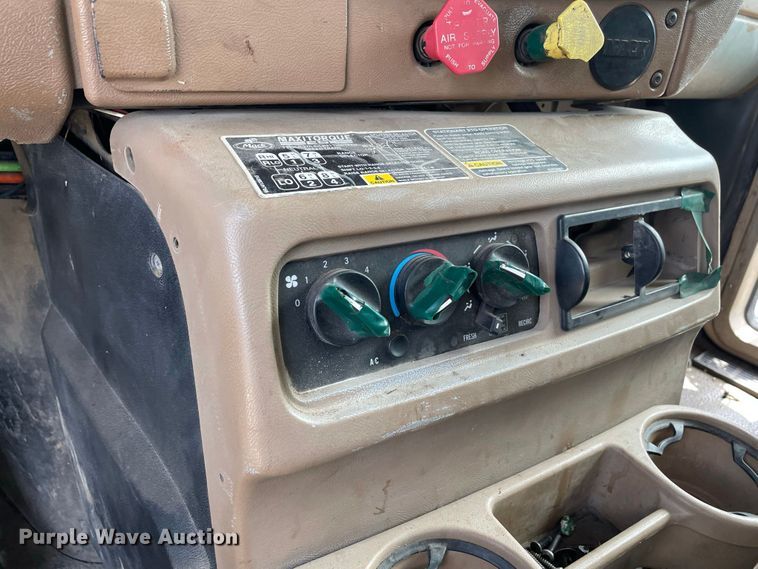 image for item JR9833 2006 Mack CV713  crane truck