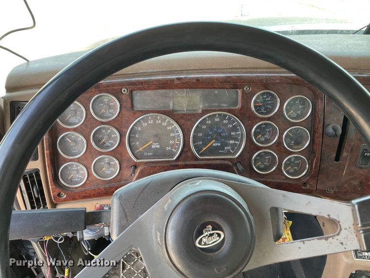 image for item JR9833 2006 Mack CV713  crane truck