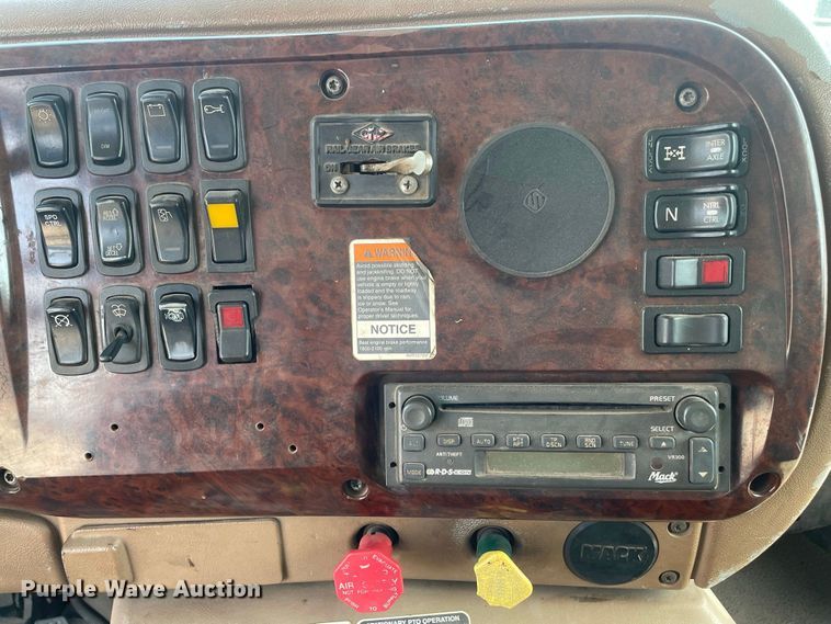 image for item JR9833 2006 Mack CV713  crane truck