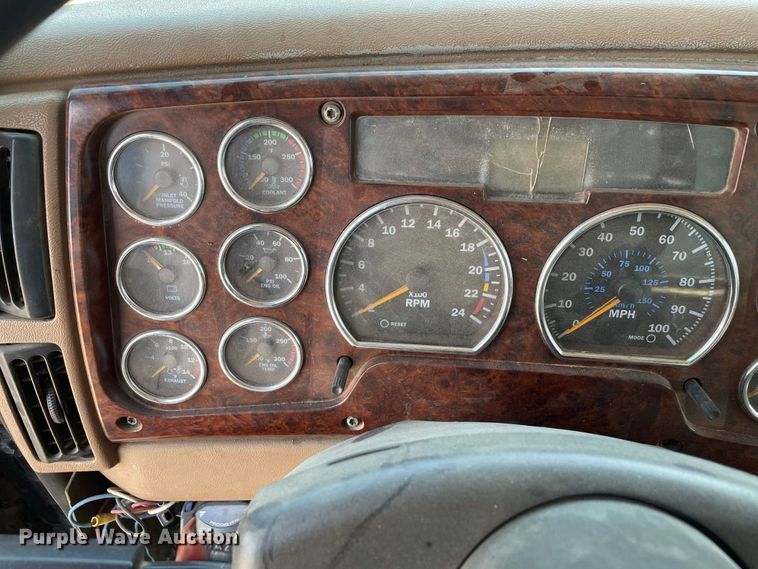 image for item JR9833 2006 Mack CV713  crane truck