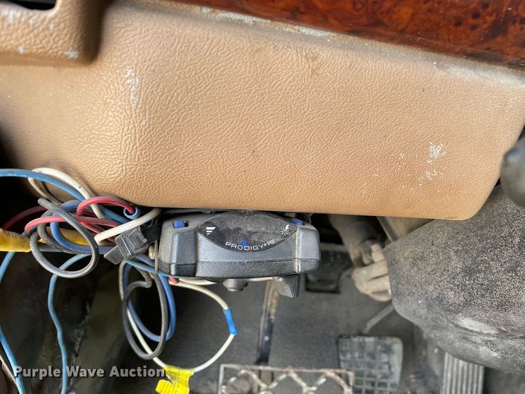 image for item JR9833 2006 Mack CV713  crane truck