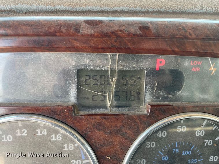 image for item JR9833 2006 Mack CV713  crane truck