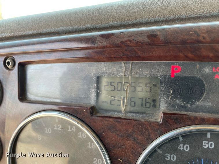 image for item JR9833 2006 Mack CV713  crane truck