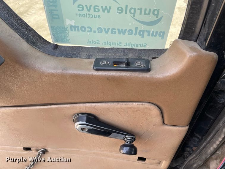 image for item JR9833 2006 Mack CV713  crane truck