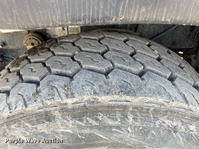 image for item JR9833 2006 Mack CV713  crane truck