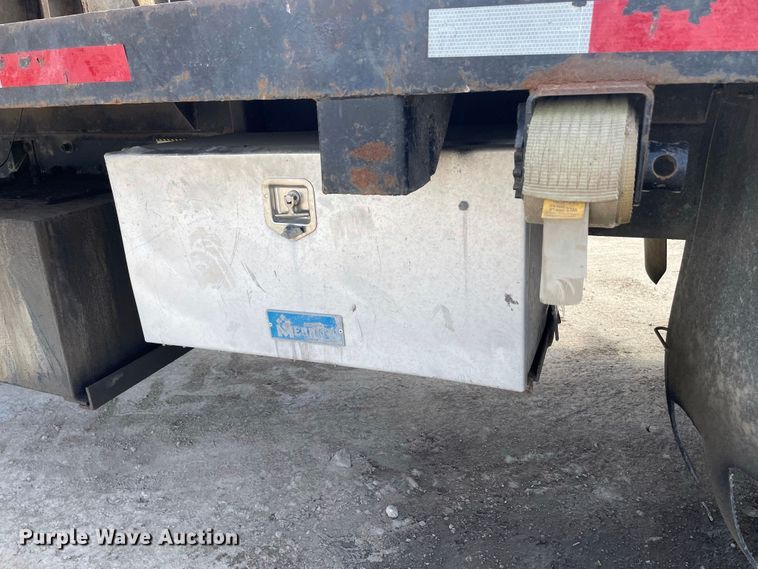 image for item JR9833 2006 Mack CV713  crane truck