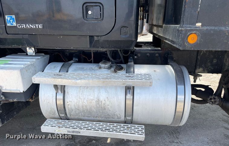 image for item JR9833 2006 Mack CV713  crane truck