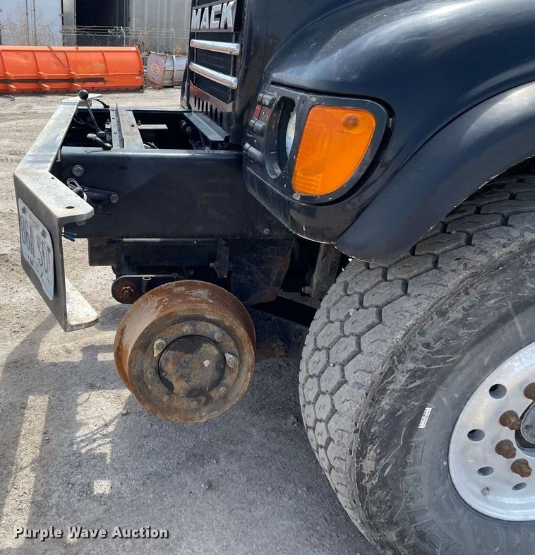 image for item JR9833 2006 Mack CV713  crane truck