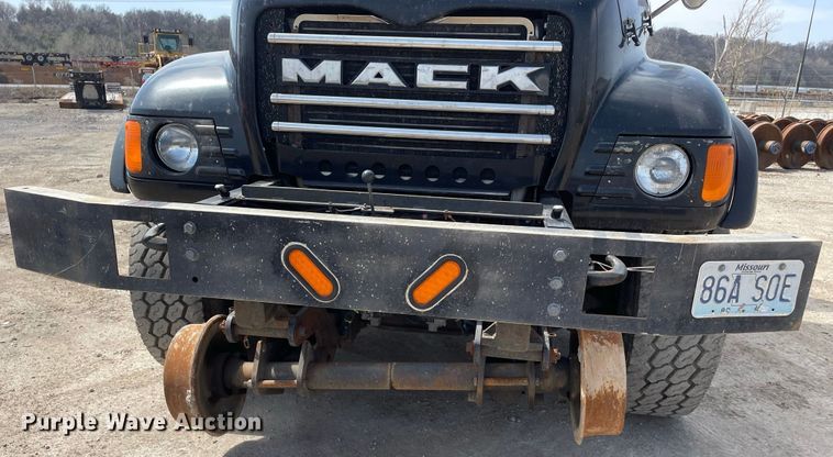 image for item JR9833 2006 Mack CV713  crane truck