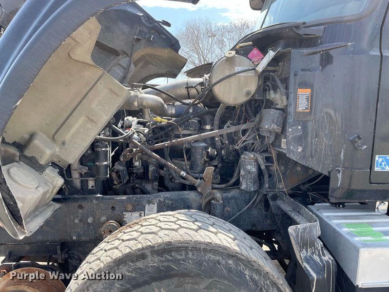 image for item JR9833 2006 Mack CV713  crane truck