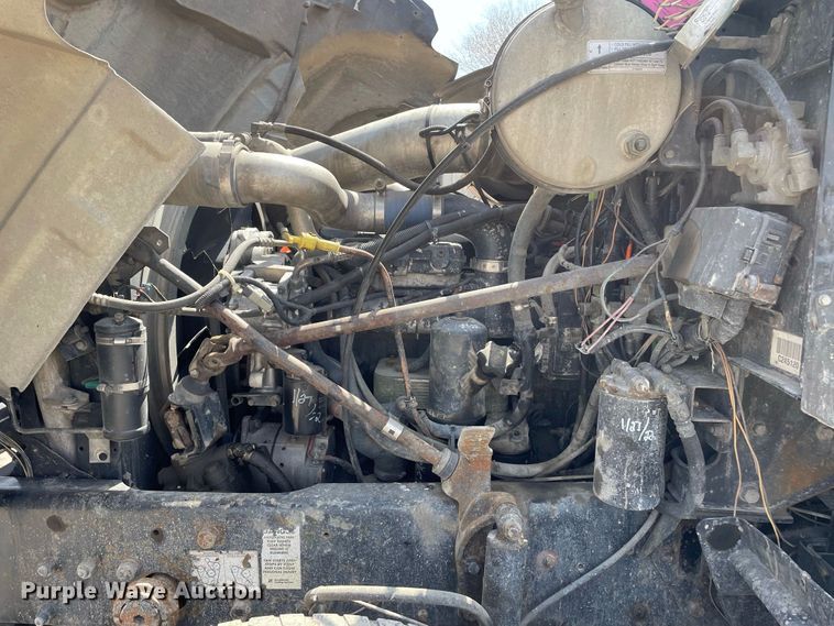 image for item JR9833 2006 Mack CV713  crane truck