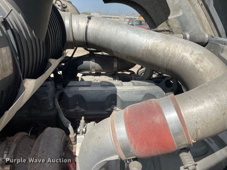 image for item JR9833 2006 Mack CV713  crane truck