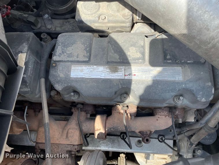 image for item JR9833 2006 Mack CV713  crane truck