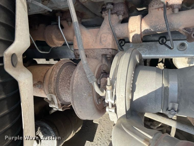 image for item JR9833 2006 Mack CV713  crane truck