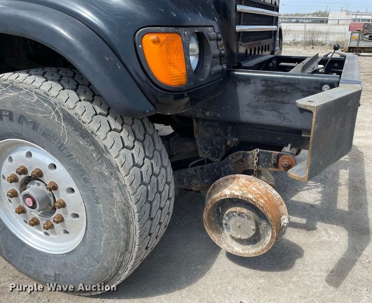 image for item JR9833 2006 Mack CV713  crane truck