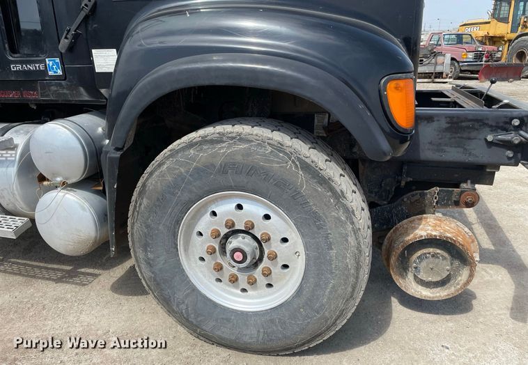 image for item JR9833 2006 Mack CV713  crane truck