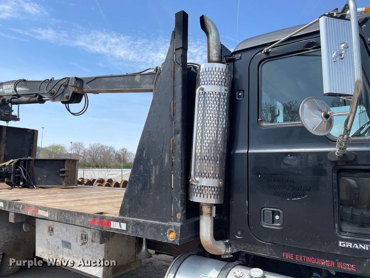 image for item JR9833 2006 Mack CV713  crane truck