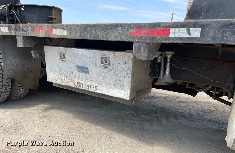 image for item JR9833 2006 Mack CV713  crane truck