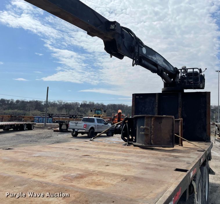 image for item JR9833 2006 Mack CV713  crane truck