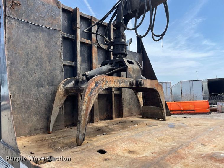 image for item JR9833 2006 Mack CV713  crane truck