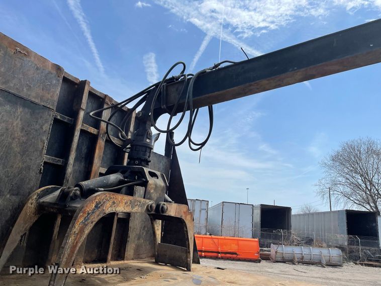 image for item JR9833 2006 Mack CV713  crane truck