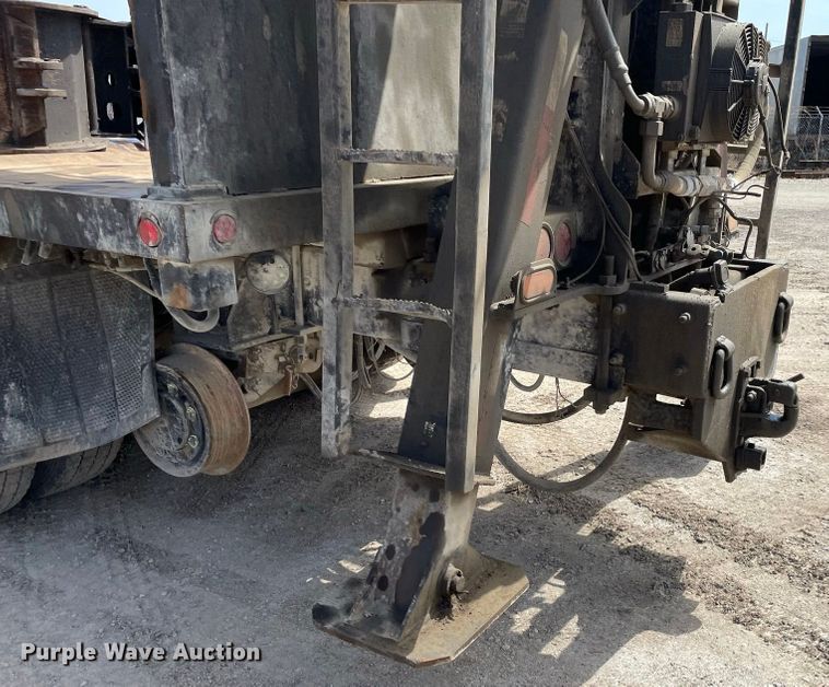 image for item JR9833 2006 Mack CV713  crane truck