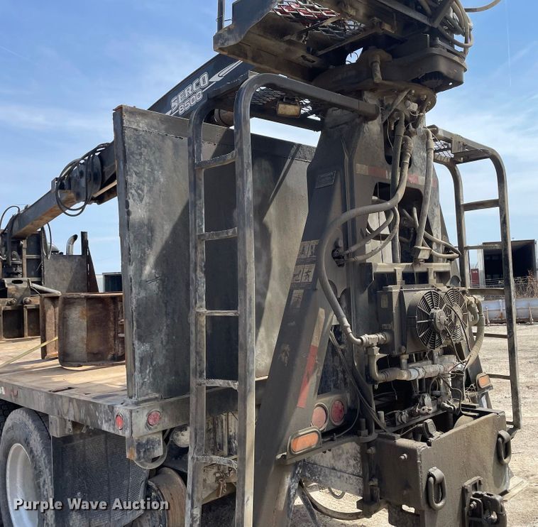 image for item JR9833 2006 Mack CV713  crane truck