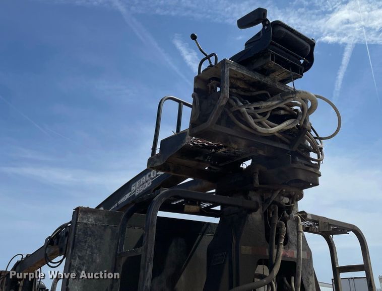 image for item JR9833 2006 Mack CV713  crane truck