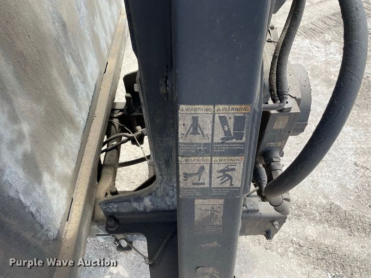 image for item JR9833 2006 Mack CV713  crane truck