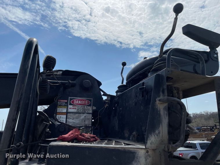 image for item JR9833 2006 Mack CV713  crane truck