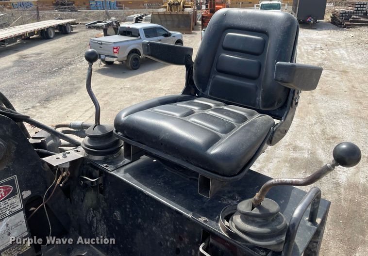 image for item JR9833 2006 Mack CV713  crane truck