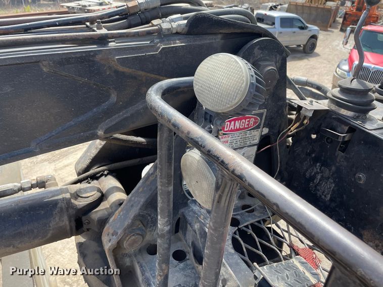 image for item JR9833 2006 Mack CV713  crane truck