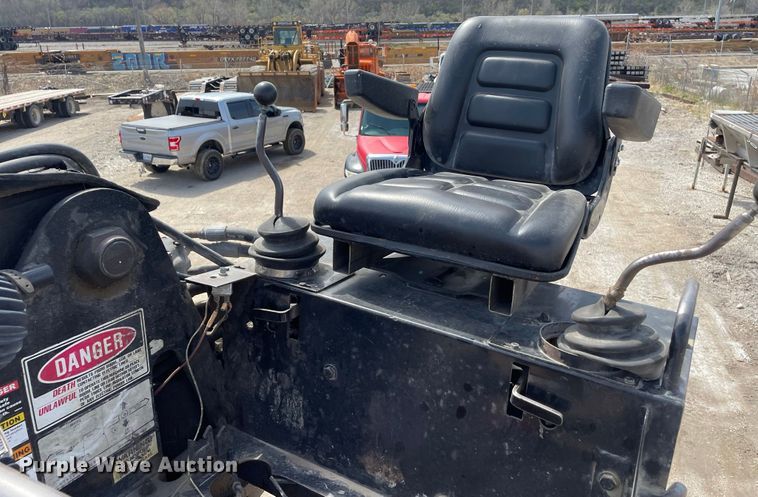 image for item JR9833 2006 Mack CV713  crane truck