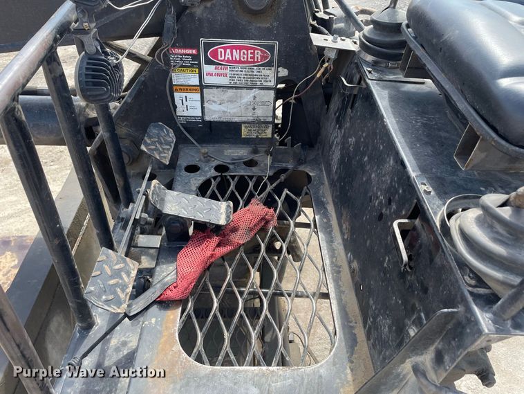 image for item JR9833 2006 Mack CV713  crane truck