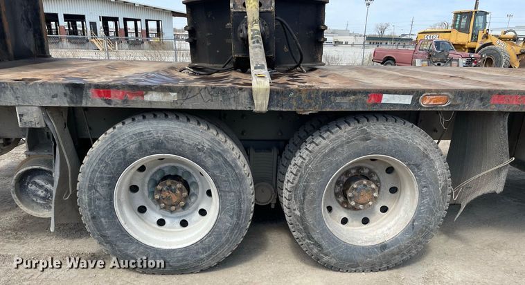 image for item JR9833 2006 Mack CV713  crane truck