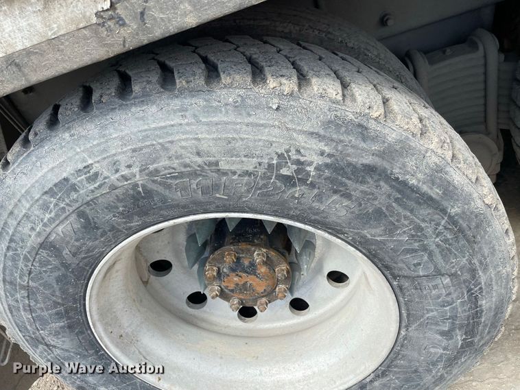 image for item JR9833 2006 Mack CV713  crane truck