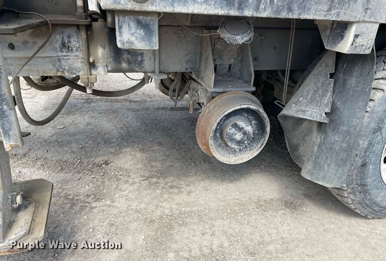 image for item JR9833 2006 Mack CV713  crane truck